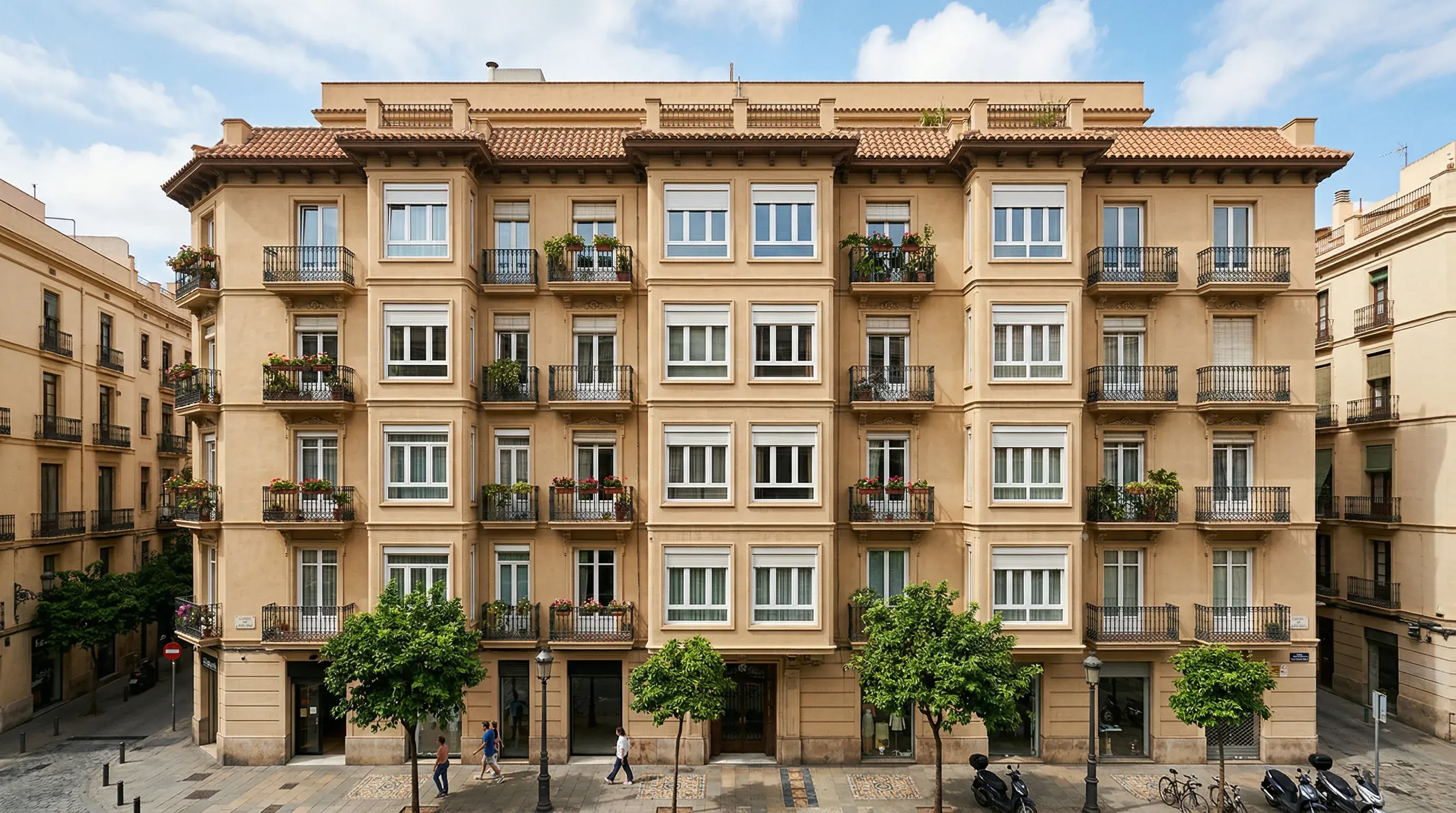 Fachada residencial con ventanas PVC uniformes